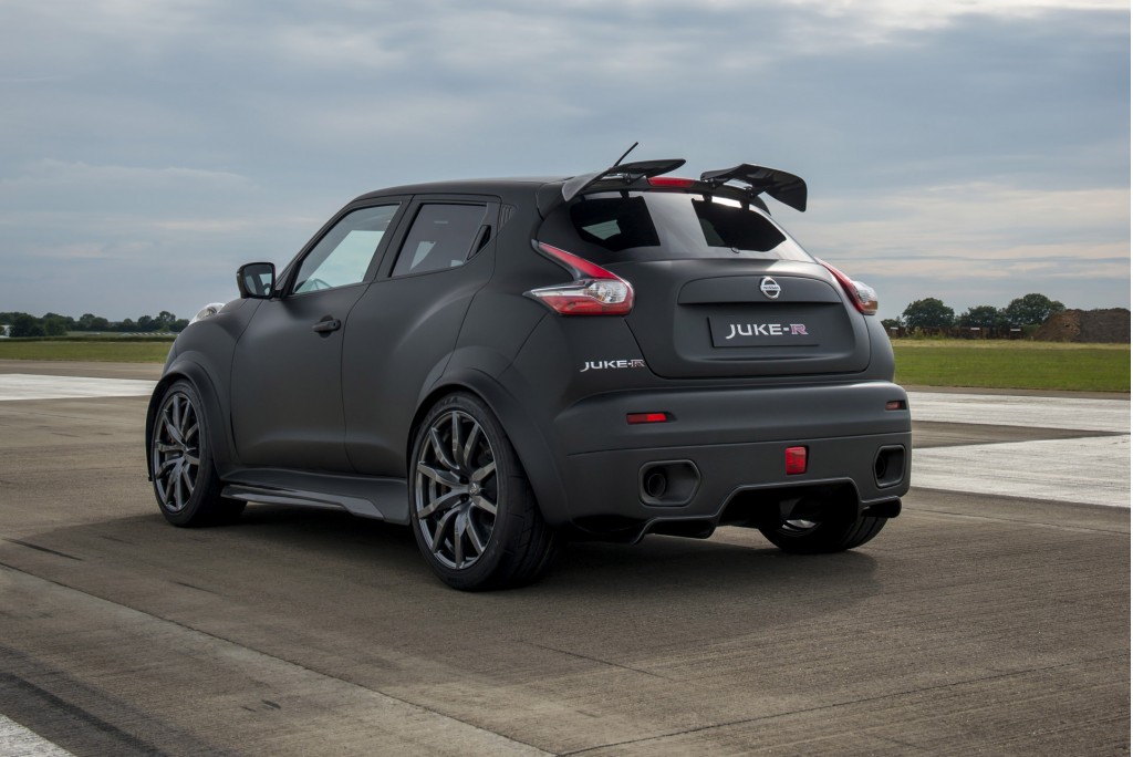 Nissan_Juke_R_2.0_2015_dos