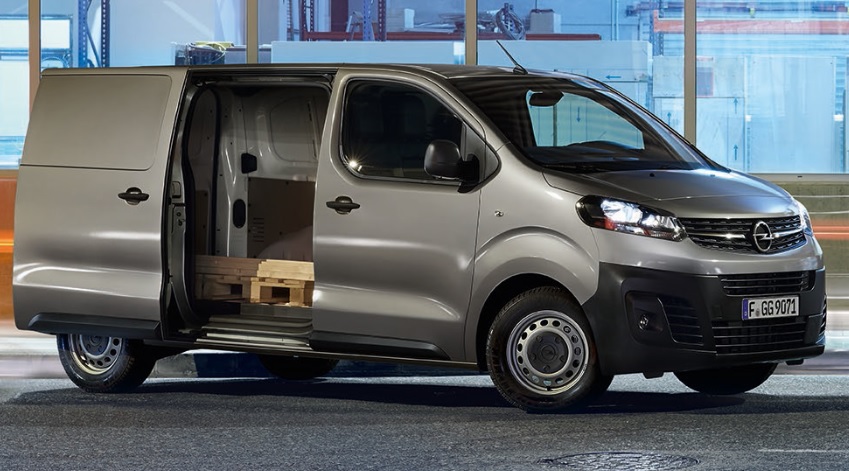 utilitaire vivaro exterieur